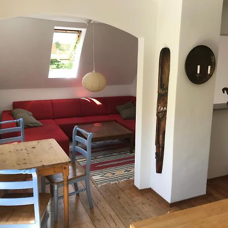 Charmante Altbau-Dg-Wohnung München Kültér fotó