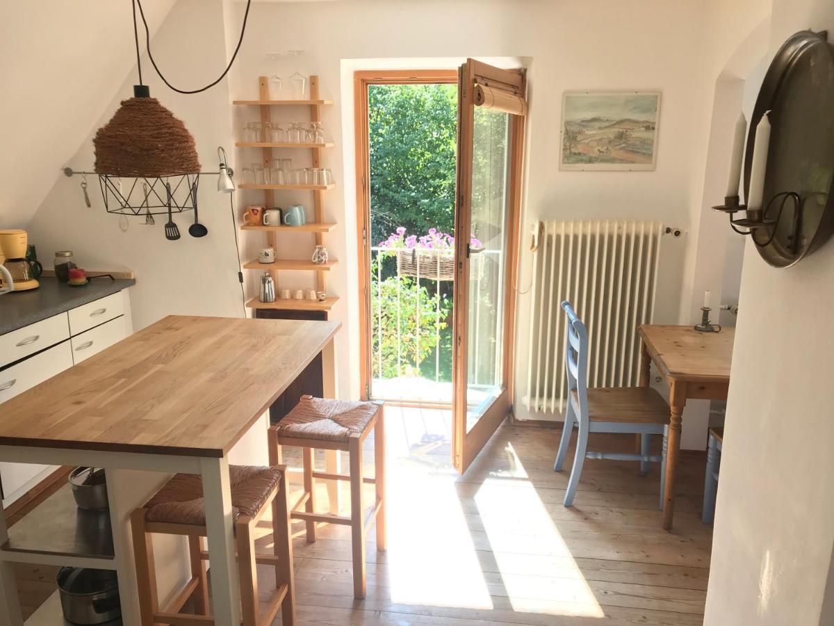 Charmante Altbau-Dg-Wohnung München Kültér fotó
