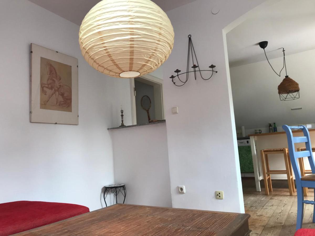 Charmante Altbau-Dg-Wohnung München Kültér fotó