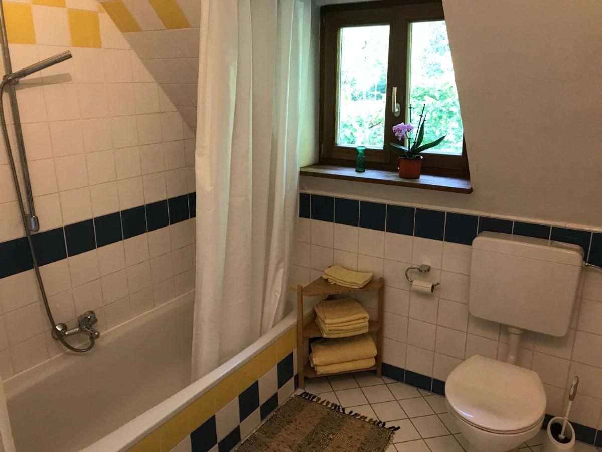 Charmante Altbau-Dg-Wohnung München Kültér fotó
