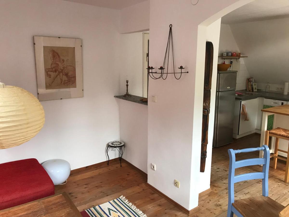 Charmante Altbau-Dg-Wohnung München Kültér fotó