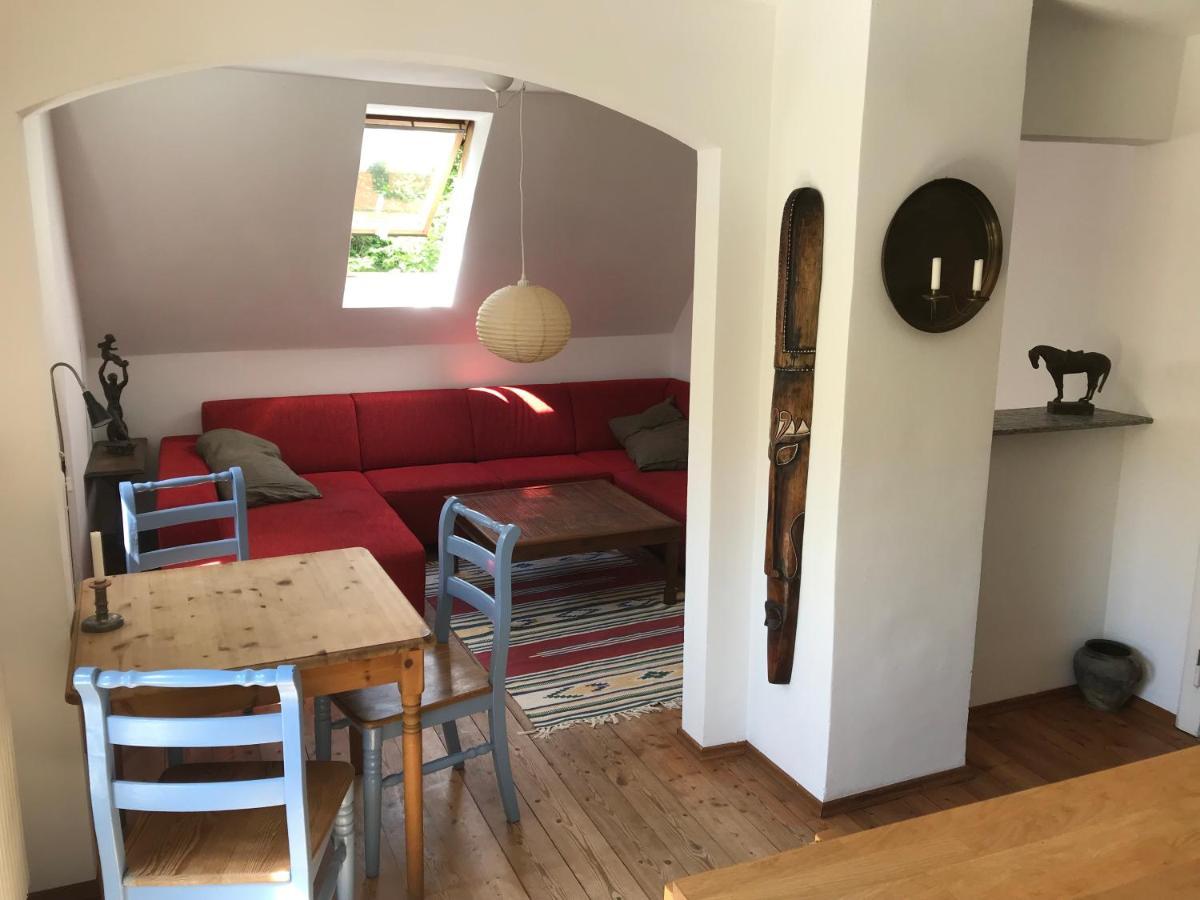 Charmante Altbau-Dg-Wohnung München Kültér fotó