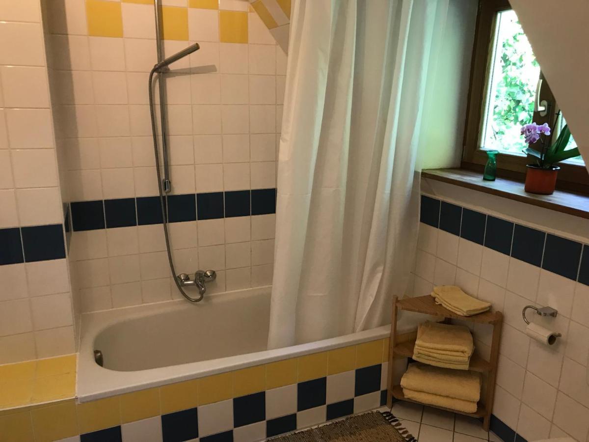 Charmante Altbau-Dg-Wohnung München Kültér fotó
